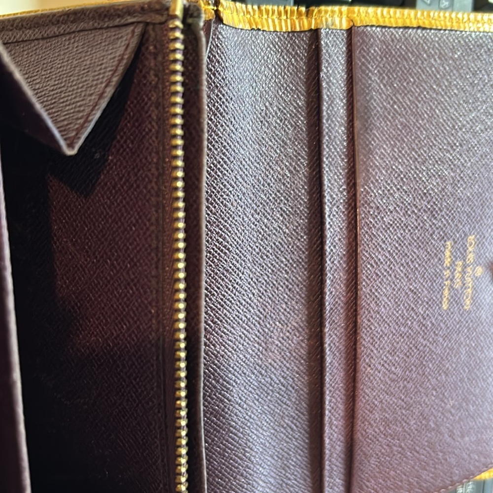 LV EPI SNAP WALLET - Picture 6 of 8